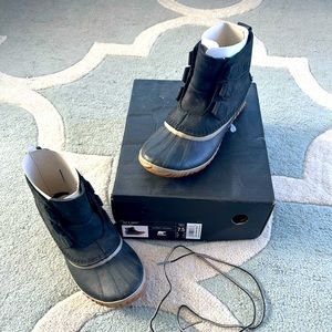 Sorel black Out N About duck boots